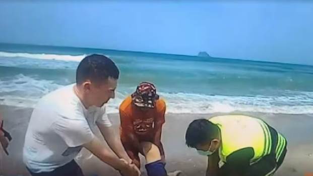悲劇！新北爸遭大浪捲走「大咖男歌手急CPR」送醫不治！