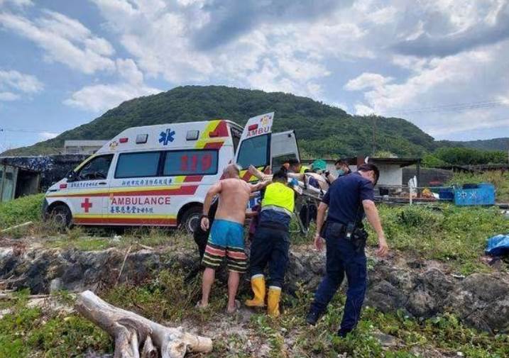 悲劇！新北爸遭大浪捲走「大咖男歌手急CPR」送醫不治！