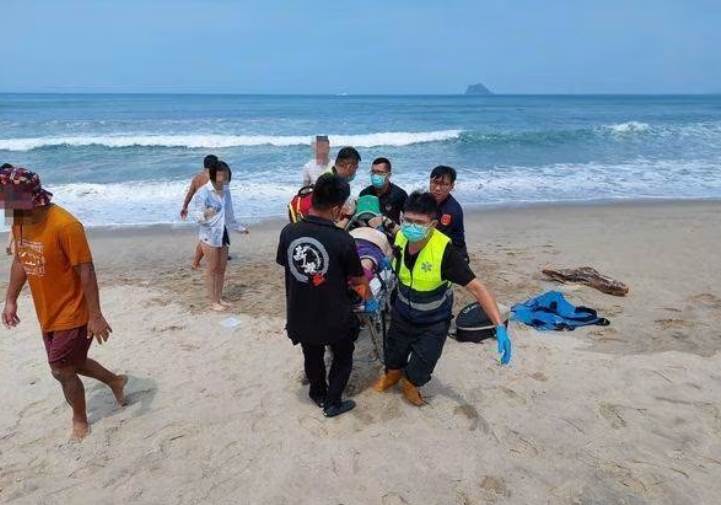 悲劇！新北爸遭大浪捲走「大咖男歌手急CPR」送醫不治！