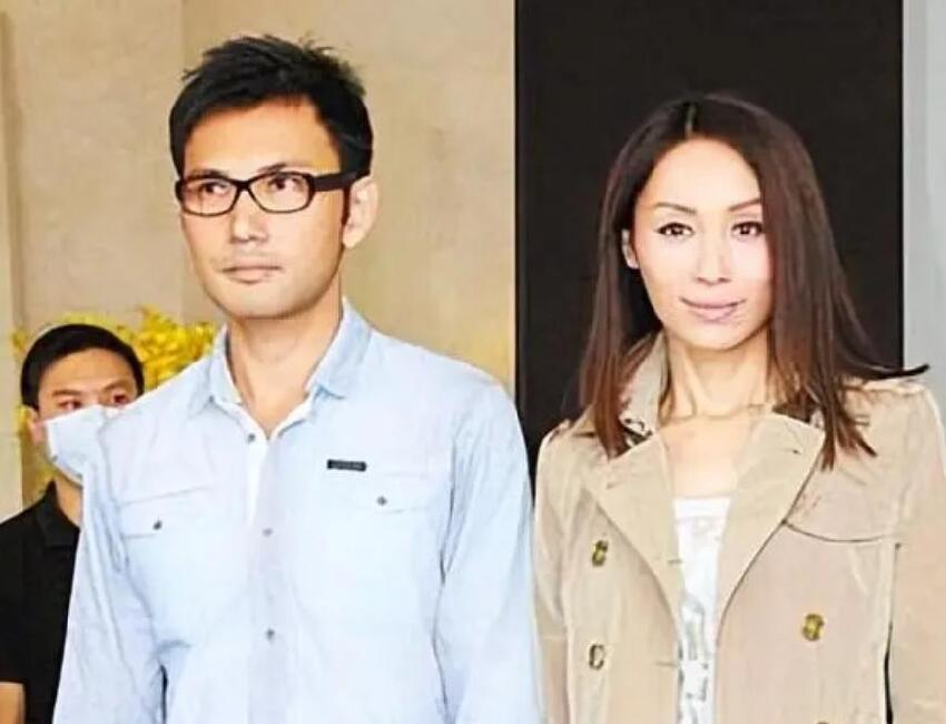 郭可盈林文龍慶祝結婚20周年，夫妻在一起甜蜜吃冰淇淋