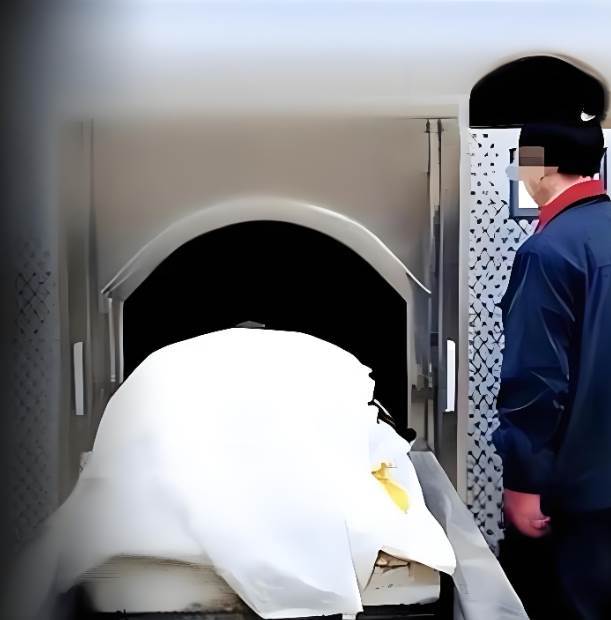 臺中一火化工火化29歲女屍時，屍袋內突然傳出怪聲，他開啟屍袋當場癱坐在地