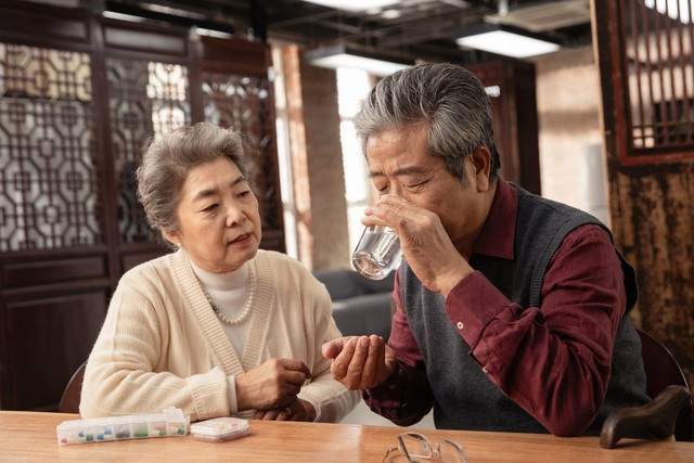 老人一旦出現這3個信號，說明時日不多了，子女一定要多加陪伴