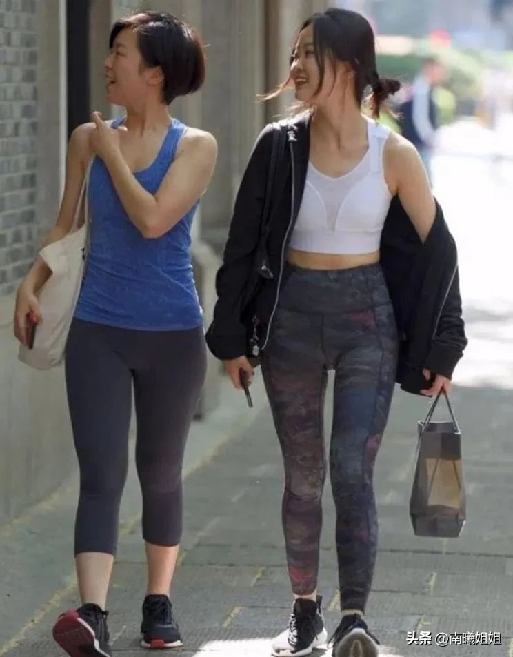 為什麼不建議你穿「瑜伽褲」？看完真實的素人街拍：你就懂了！