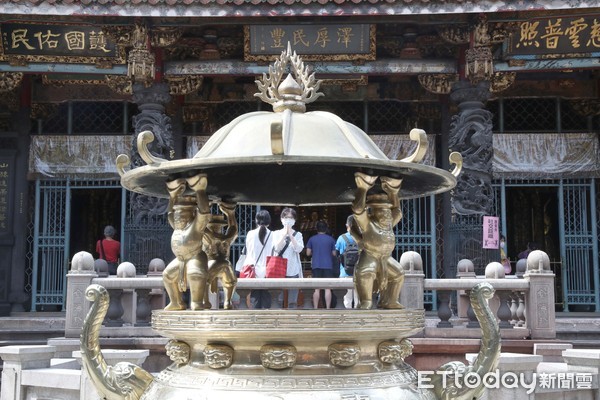 陳屍龍山寺廁所！女子留下紙條「不要跟靈界溝通」　命理師出面「揭開超毛真相」