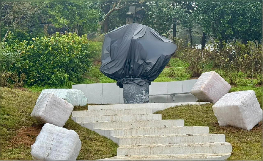 大S雕像正式完工，裹著黑帆布等忌日揭曉，現場曝光與高以翔為鄰