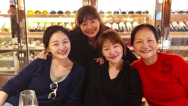 大S雕像正式完工，裹著黑帆布等忌日揭曉，現場曝光與高以翔為鄰