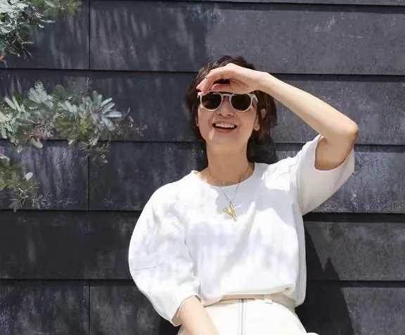 一個女人，如果連舊衣服都捨不得扔，往往會有這3種命運，很準