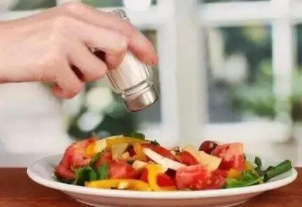 一喝水「尿就多」！這是代表「腎臟好」還是不好呢　告訴你真相：排尿量、次數、形狀才是最重要的