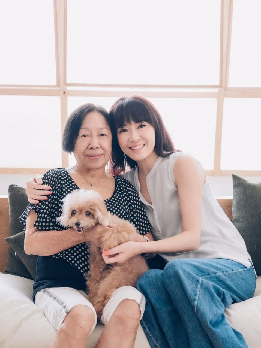 前港姐冠軍近況曝光,經歷多段戀愛都沒結果,51歲至今還沒結婚