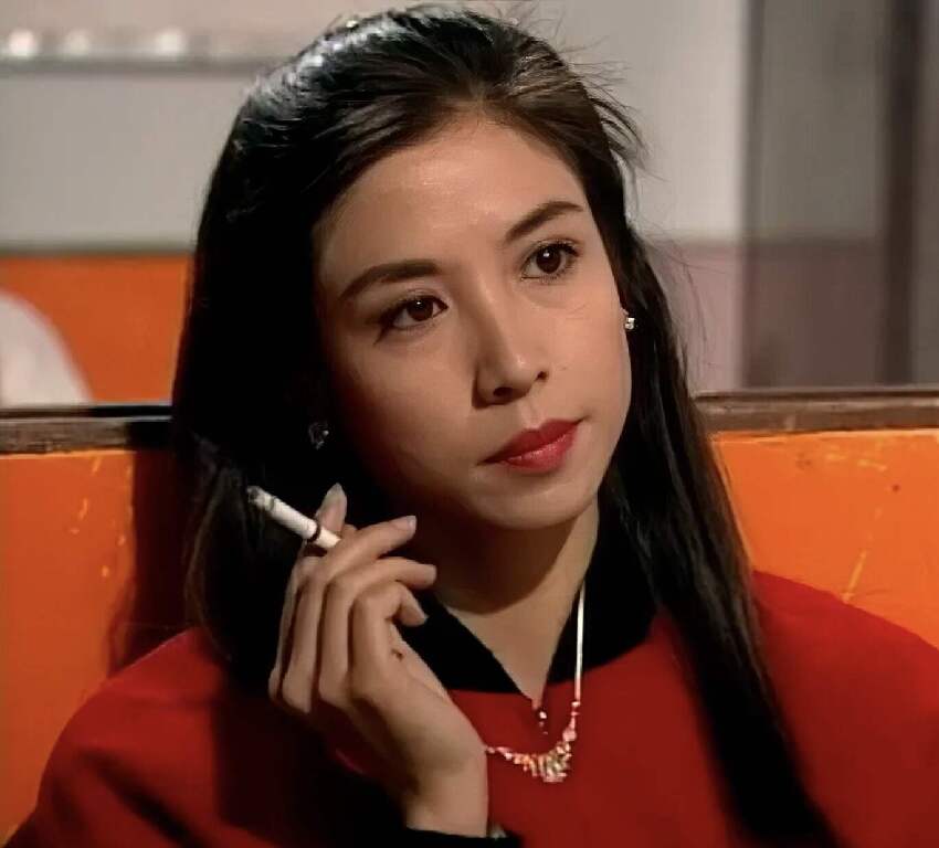 香港知名女星退圈多年罕見現身,妹妹患癌離世,在父親臨終前和解