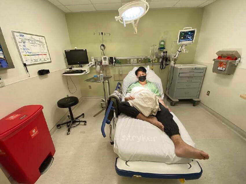 搭機突然劇痛！44歲郭彥甫「緊急送醫治療」病況曝光，醫生搖頭：「再晚兩小時就沒命...」
