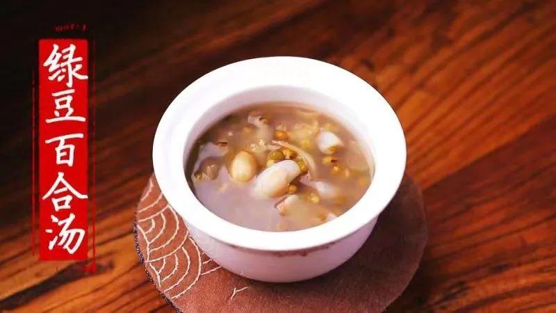 綠豆和薏仁一起煮！夏天喝「清肝控三高」祛濕氣　把薏仁「換成另一物」更解暑潤燥