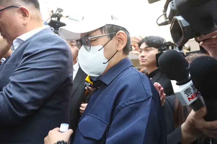 黃子佼認罪了!14歲女孩,228次,判決書曝光「手段殘忍」引發眾怒:內容令人瞠目結舌