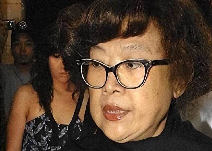 目睹爸媽破碎婚姻！39歲星二代「獲2億遺產」卻不要了，鬆口「最大遺憾」再多錢也沒用