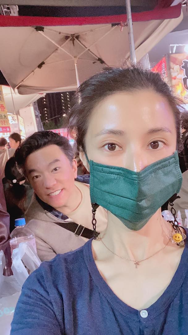 離婚富尪？李蒨蓉深夜飆粗口「只能躲在廁所」感情沒退路了　兒急喊「那我要跟誰」她冷回：有差嗎