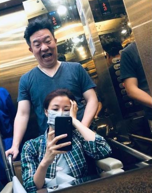 離婚富尪？李蒨蓉深夜飆粗口「只能躲在廁所」感情沒退路了　兒急喊「那我要跟誰」她冷回：有差嗎