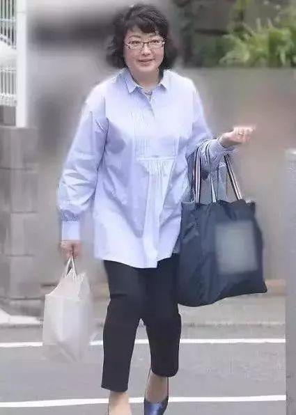 閃婚引退43年！64歲資深女星「上街買菜被目擊」樸素模樣曝光　昔清純玉女「如今成鄰居阿姨」網羨：活成人生贏家