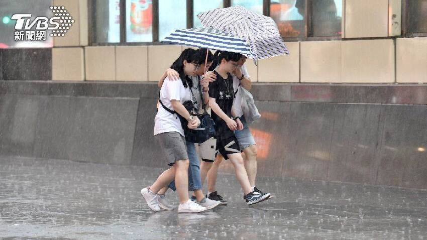 快訊／最強颱風要來了？白海豚「暴風圈再擴大」侵犯台機率曝光