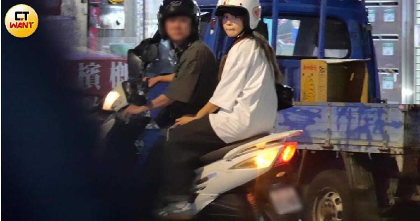 直擊／陳伊疑帶新歡陪吃樂天女孩 街頭摸臉、騎車雙載扶腰