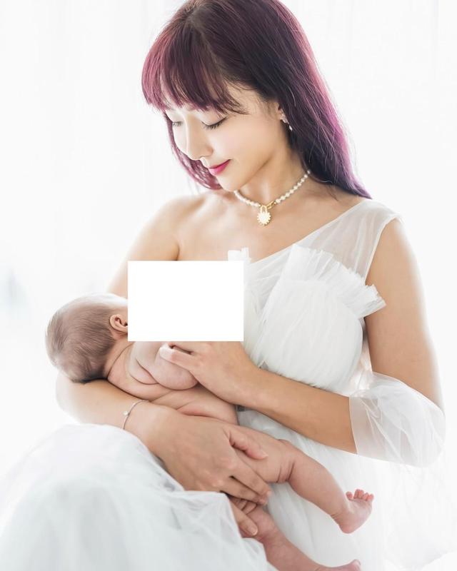 資生堂千金曬全裸喂母乳寫真！再誕雙胞胎成5孩之母，身材太震撼