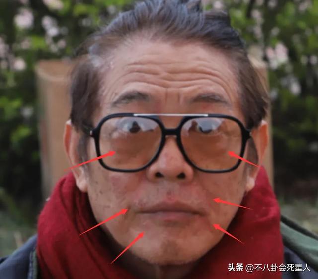 61歲李連杰在寺廟「手舞足蹈」的一幕，丟掉了最後的「體面」