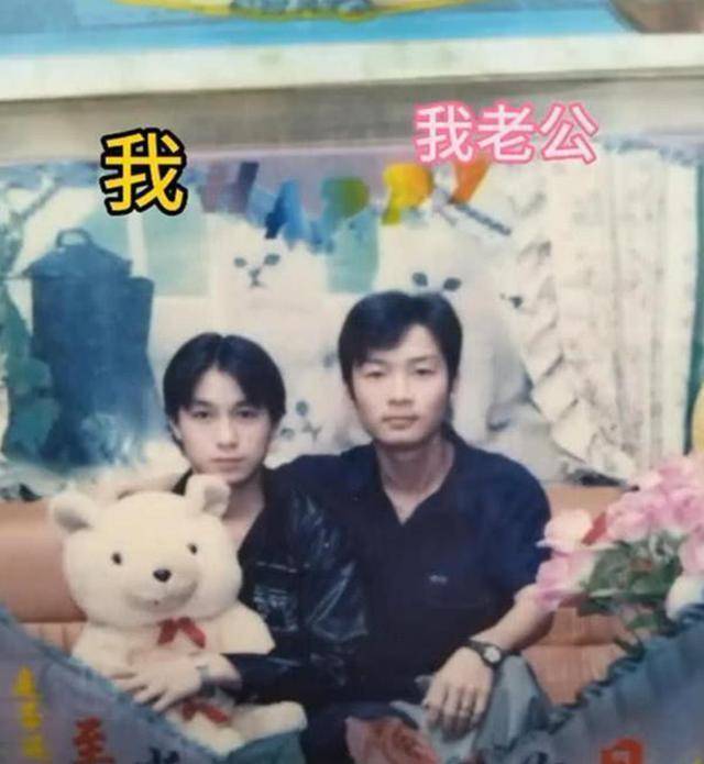 爸你當年怎麼下得了手?爸媽婚前合照「乍看以為是兄弟」 網笑翻瘋曬「更狂父母舊照」:我的天啊