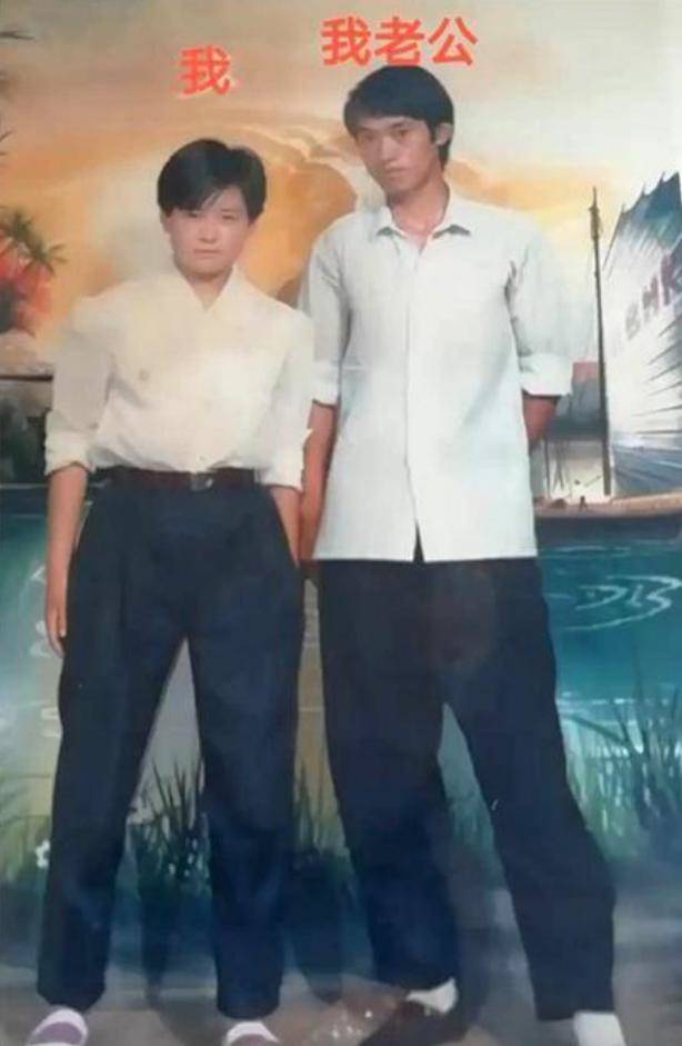 爸你當年怎麼下得了手?爸媽婚前合照「乍看以為是兄弟」 網笑翻瘋曬「更狂父母舊照」:我的天啊