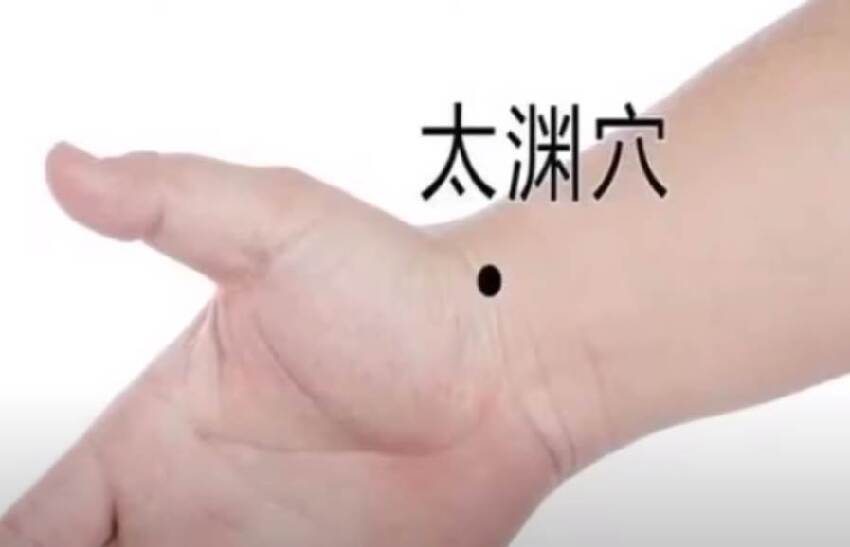 頻尿、夜尿多、醒得早還睡不著!老中醫教按壓手上這個止尿穴,不花1分錢補腎,夜尿消失,一覺睡到天亮!