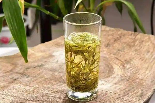 綠茶、紅茶、黑茶、烏龍茶，哪種養生？醫生：這 3 種茶儘量少喝！