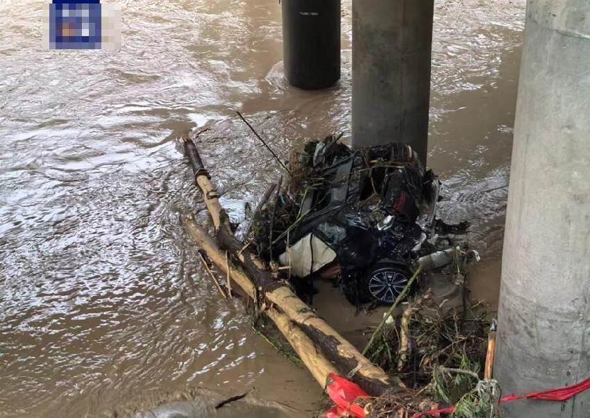 快訊／大橋發生恐怖坍塌！橋身斷裂墜河「釀11人身亡」…目前搜救狀況曝光