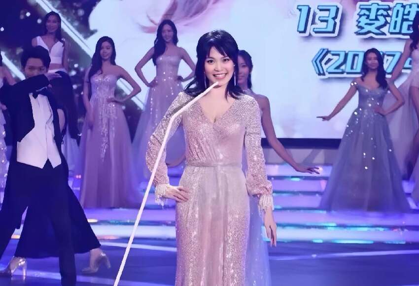 TVB女藝人麥皓兒遺憾分手,結束長達10年姐弟戀,桃花運旺禮物收不停