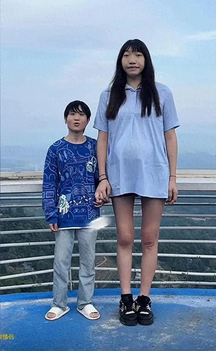 身高210公分！女巨人「與168cm少年未婚懷孕」　寶寶出生後「竟然變一個人」