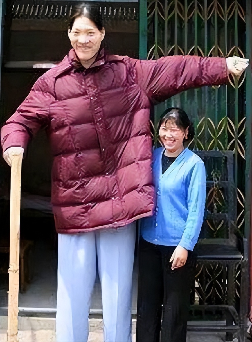 身高210公分！女巨人「與168cm少年未婚懷孕」　寶寶出生後「竟然變一個人」