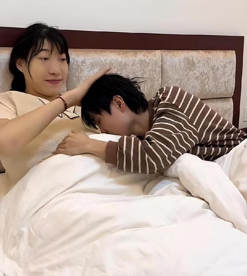 身高210公分！女巨人「與168cm少年未婚懷孕」　寶寶出生後「竟然變一個人」