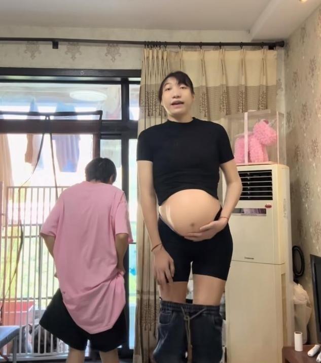 身高210公分！女巨人「與168cm少年未婚懷孕」　寶寶出生後「竟然變一個人」