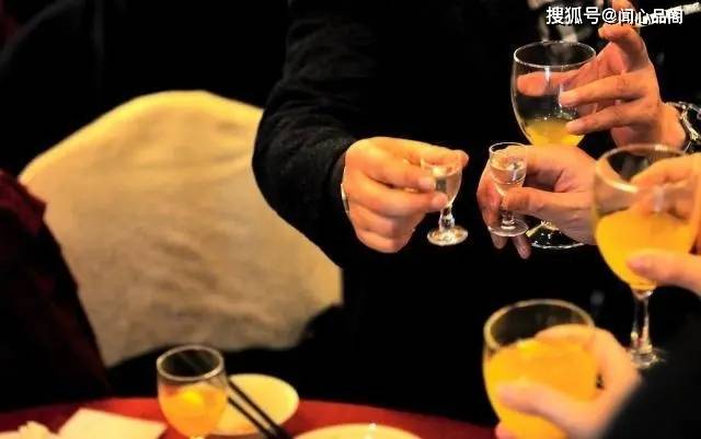 同事叫你參加飯局，笨蛋才說「我有事，就不去了」，聰明人這樣說