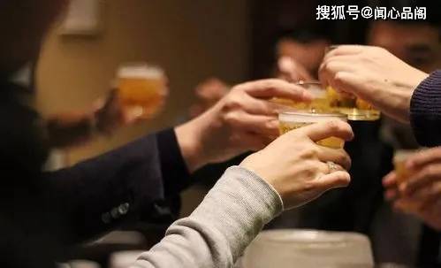 同事叫你參加飯局，笨蛋才說「我有事，就不去了」，聰明人這樣說