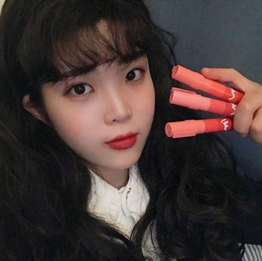 真的不是雙胞胎？韓國美少女「五官100％撞臉IU」爆紅 　私下照片被挖出「文青攝影師美貌」狂圈粉❤