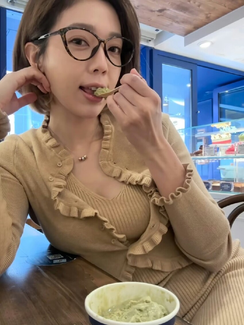 又一位香港女星宣布離婚，和丈夫結束九年婚姻關係，共同撫養女兒