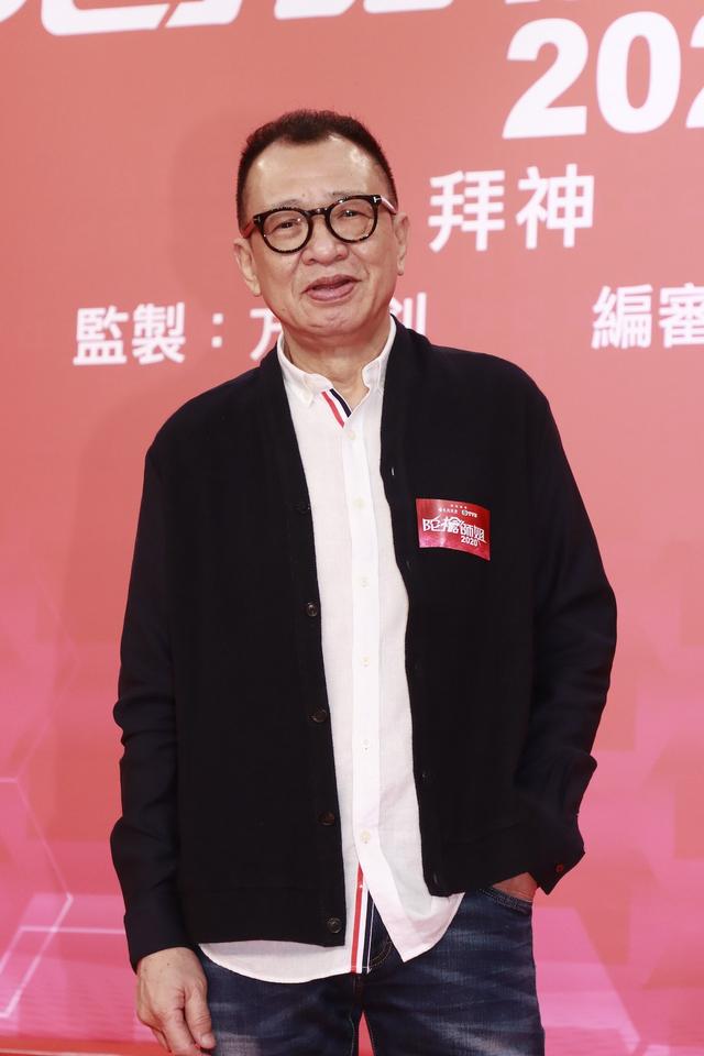 76歲許紹雄離世前親友相伴在旁，靠氧氣機供氧，家人稱其走得安詳