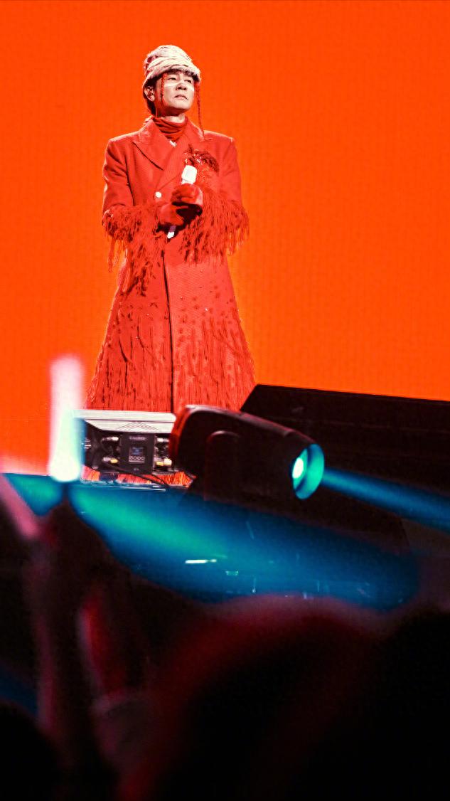 台灣知名女星自曝曾被陳小春在夜店搭訕，被遞紙條寫有酒店房號