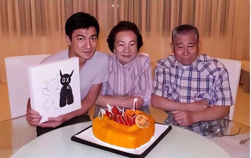 悲痛！劉德華父親不幸病逝，享年89歲！父子情深最後溫馨合影曝光