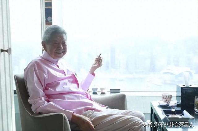 82歲港星無兒無女不後悔，看他的養老生活，才知道明星為何丁克