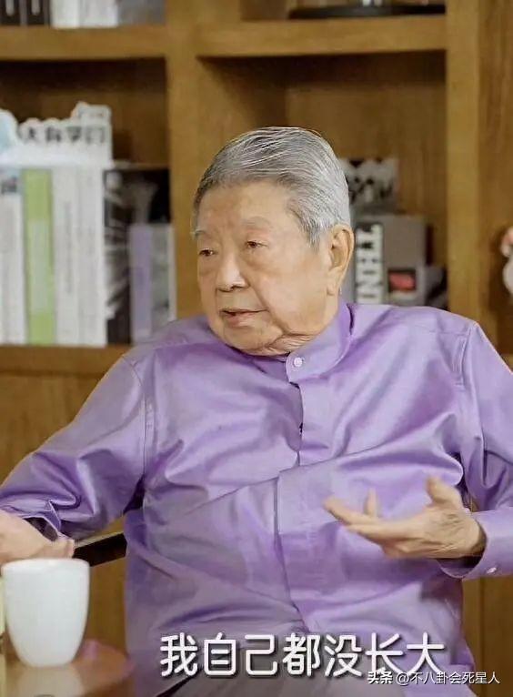 82歲港星無兒無女不後悔，看他的養老生活，才知道明星為何丁克