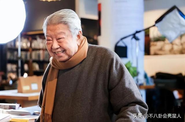 82歲港星無兒無女不後悔，看他的養老生活，才知道明星為何丁克