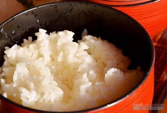 隔夜「米飯」能不能吃？好多人搞錯了，快點叮囑家裡人，越快越好
