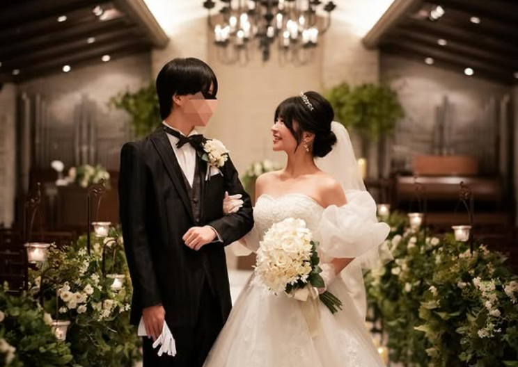 日AV界「絕對的偶像」引退1年爆結婚！跨年曬婚紗照喊話老公陪做1事