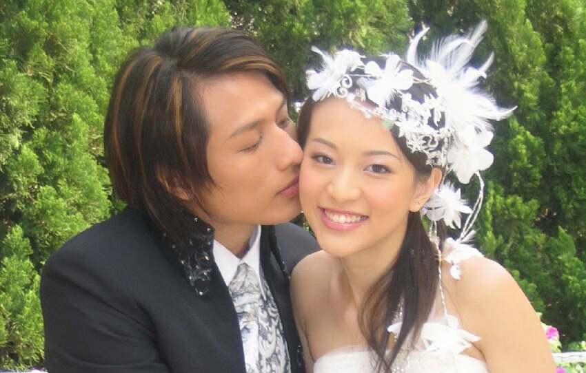 香港過氣艷星突然曬床照，收大量騷擾簡訊，找不到工作經濟困難