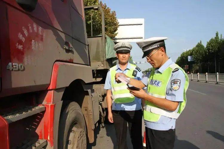 交警：駕駛年齡「新規」超過這年齡不能開車，看看你還能開幾年