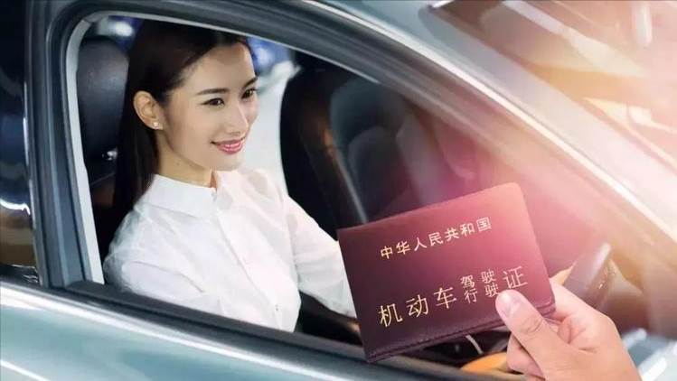 交警：駕駛年齡「新規」超過這年齡不能開車，看看你還能開幾年